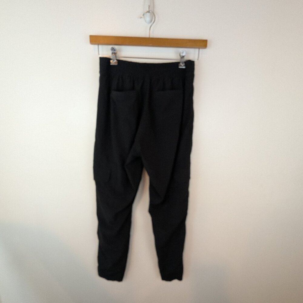 Athleta Chelsea Cargo Lined Pants in Black, Sz 6